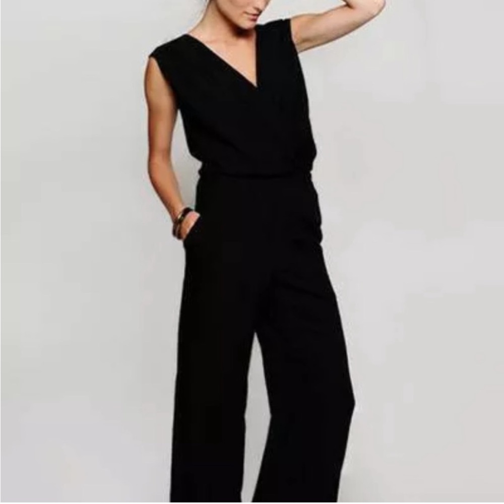 Oliver Grace Women's Black V-Neck Sleeveless Jumpsuit